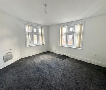 3 bedroom flat to rent - Photo 3
