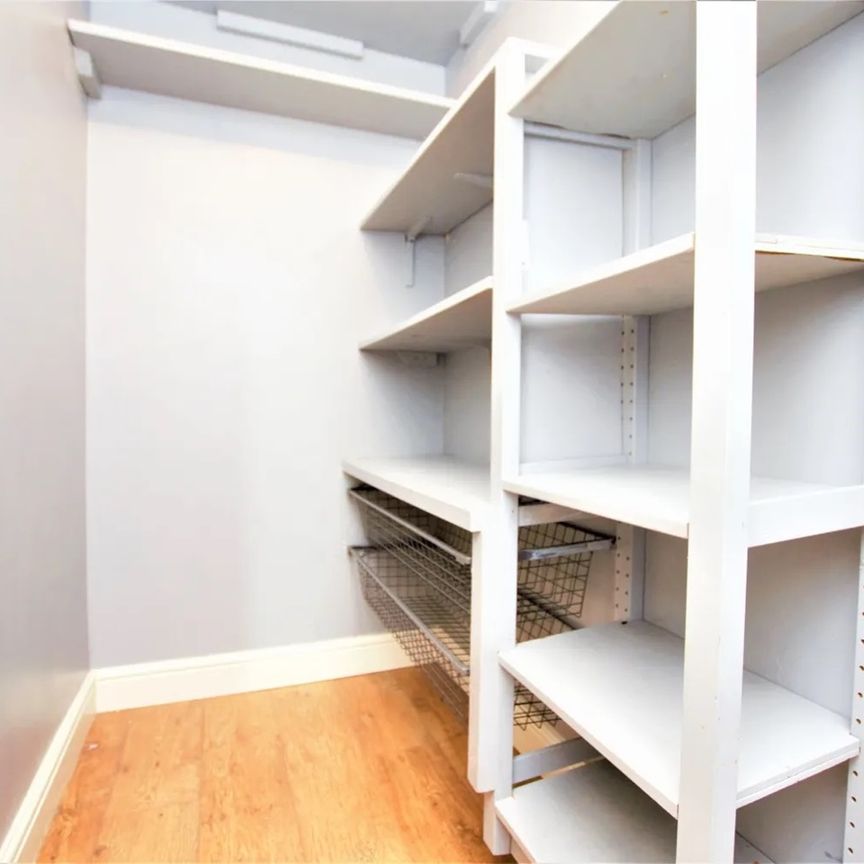 1 Bed Flat, Southwark Park Road, SE16 - Photo 1