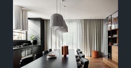 AUSTRALIAN LUXURY THAT FEELS LIKE HOME IN THE HEART OF RICHMOND! - Photo 2