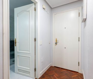 Piso de alquiler en Gijón - Calle San Jose, Llano - Photo 1