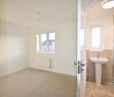 2 bedroom semi-detached house to rent - Photo 4