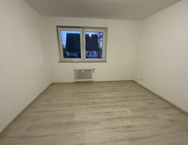 Schöne 3-Zimmer-Wohnung mit neuem Laminatboden frei! - Foto 1