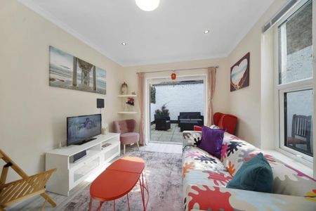 6 bedroom terraced house to rent - Photo 2