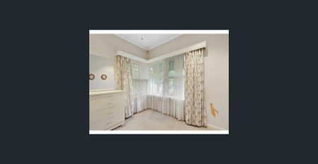 🏡 Spacious 4br Family Home Opposite Lochiel Park! 🌳 - Photo 2