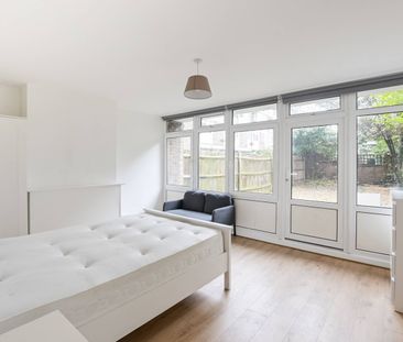Room in a Shared House, St. James's Crescent, SW9 - Photo 1