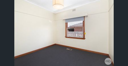 COMFORTABLE FAMILY LIVING IN THE HEART OF WENDOUREE - Photo 3