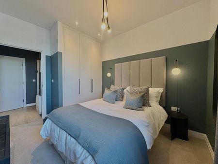 Pembroke Broadway, Camberley, Surrey, GU15 - Photo 3