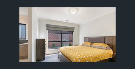 Modern 4-Bedroom Family Home in the Heart of Clyde - Photo 5