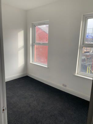 3 bedroom end of terrace house to rent - Photo 1