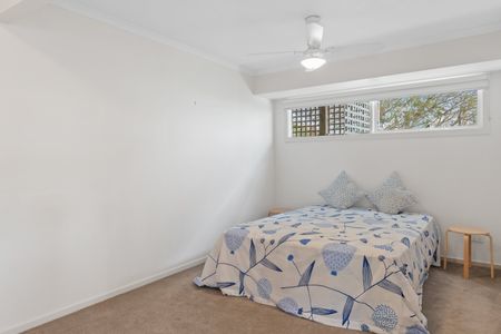 37 William Road, - Photo 3