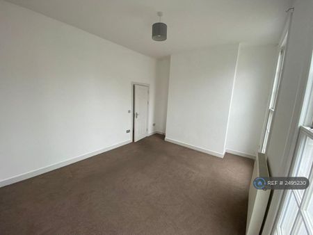 3 bedroom flat to rent - Photo 5
