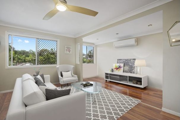 6 Oatley Place, Southport QLD 4215 - House For Rent | Domain - Photo 1