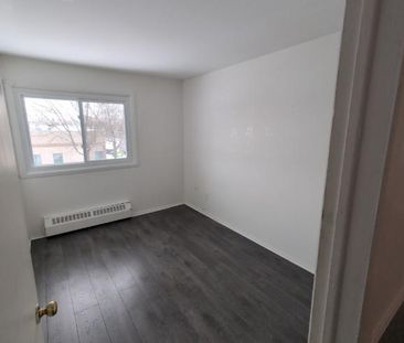 4 1/2 À LONGUEUIL 1425$ - Photo 2