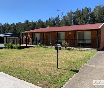 Family Friendly 3-Bedroom Home - Photo 3