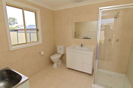 Quaint Cottage - Fantastic Location - Photo 5