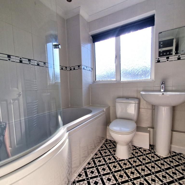 2 bedroom end of terrace house to rent - Photo 1