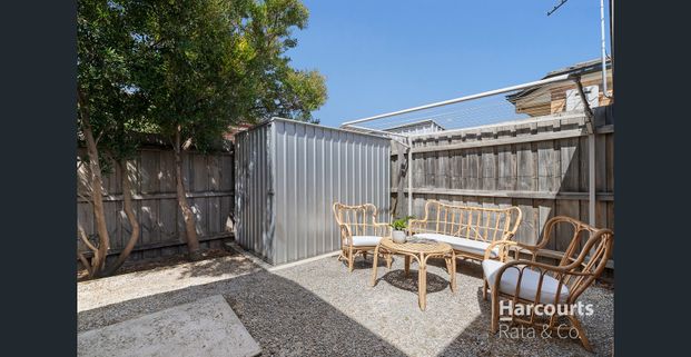 Low maintenance living! - Photo 1