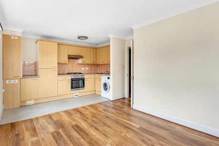 1 bedroom Flat To Let - Photo 2