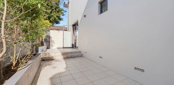 Stylish Living in a Convenient Marrickville Location - Photo 2