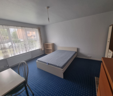 4 Bed Student Accommodation - Photo 3