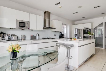 6 Bedroom House To Let - Photo 4