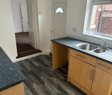2 bedroom ground floor flat to rent - Photo 4