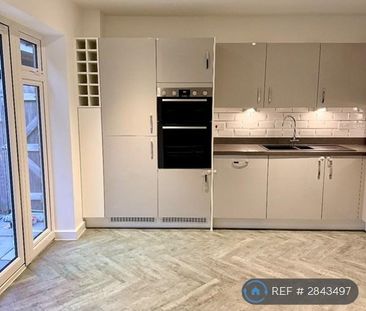 3 bedroom semi-detached house to rent - Photo 6