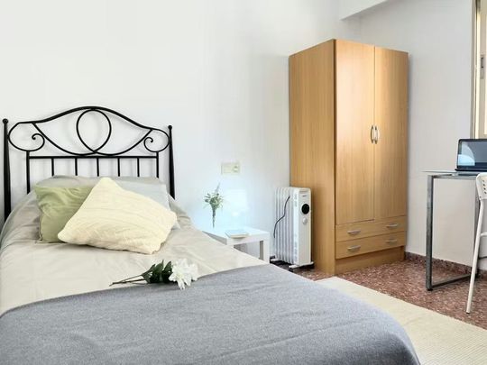 Carrer de Vázquez de Mella, Burjassot, Valencian Community 46100 - Photo 1