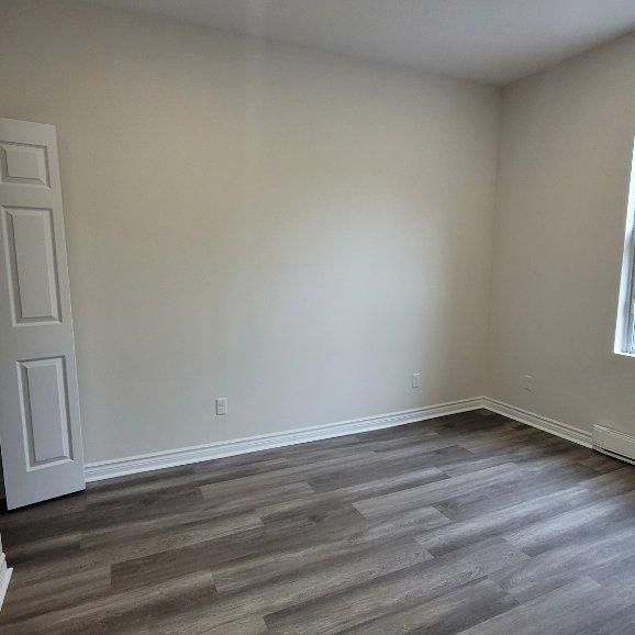 3 1/2 NEUF tranquille dans duplex près St-Denis/Bélanger - Photo 1