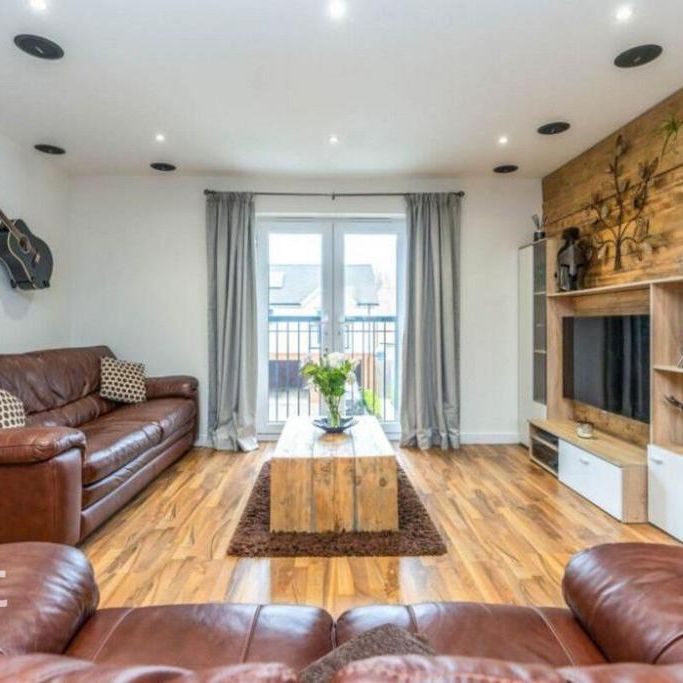 2 bedroom coach house to rent - Photo 1