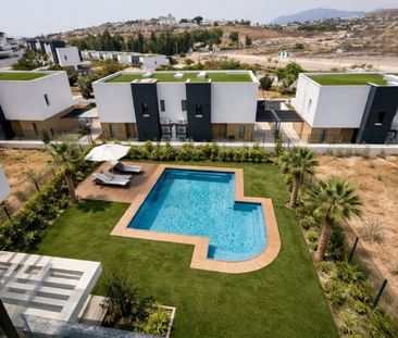 3 Bedroom Villa For Rent in Estepona, Málaga - Photo 5