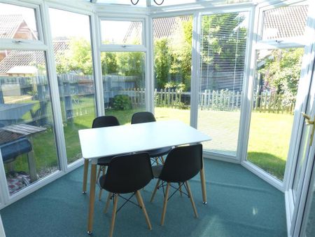 4 bedroom semi-detached house to rent - Photo 2