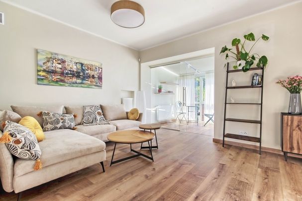 Wyjątkowy dom - skrajny segment, Wołoska - Photo 1