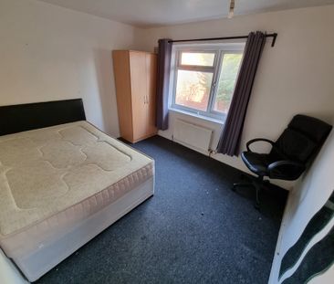 4 Bed Student Accommodation - Photo 4