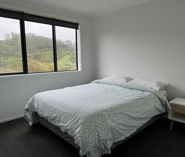 Sunny new home in Whitby is now available! - Photo 2