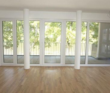 Attraktive 2-Zimmer-Wohnung mit Einbauküche, Balkon und traumhafter... - Photo 1