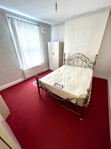 3 Bed Terraced House, Pragel Street, E13 - Photo 3