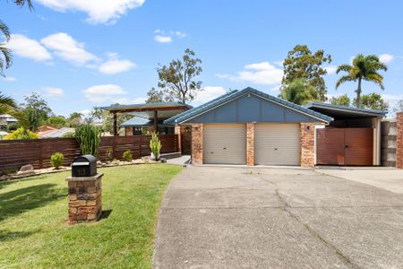 Modern Comfort and Privacy in Quiet Neighbourhood - Photo 3