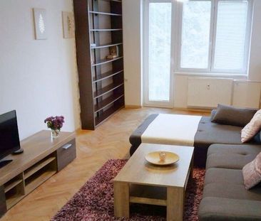 Svetlý, kompletne zariadený 2i byt s balkónom blízko centra Trenčína - Photo 1