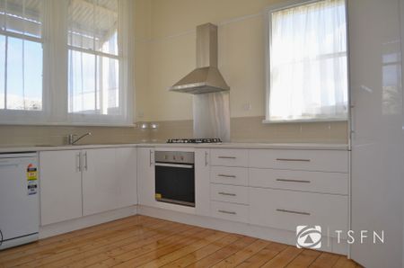 Inner City Charmer in Hospital Precinct - Photo 3