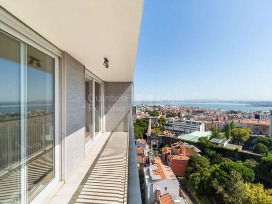 4 room luxury Flat for rent in Lisbon, Portugal - Photo 1