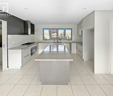 Contemporary Family Living In Kialla! - Photo 6