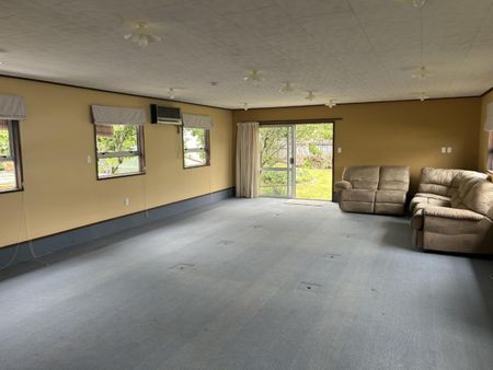 Sunny and inviting! - Photo 4