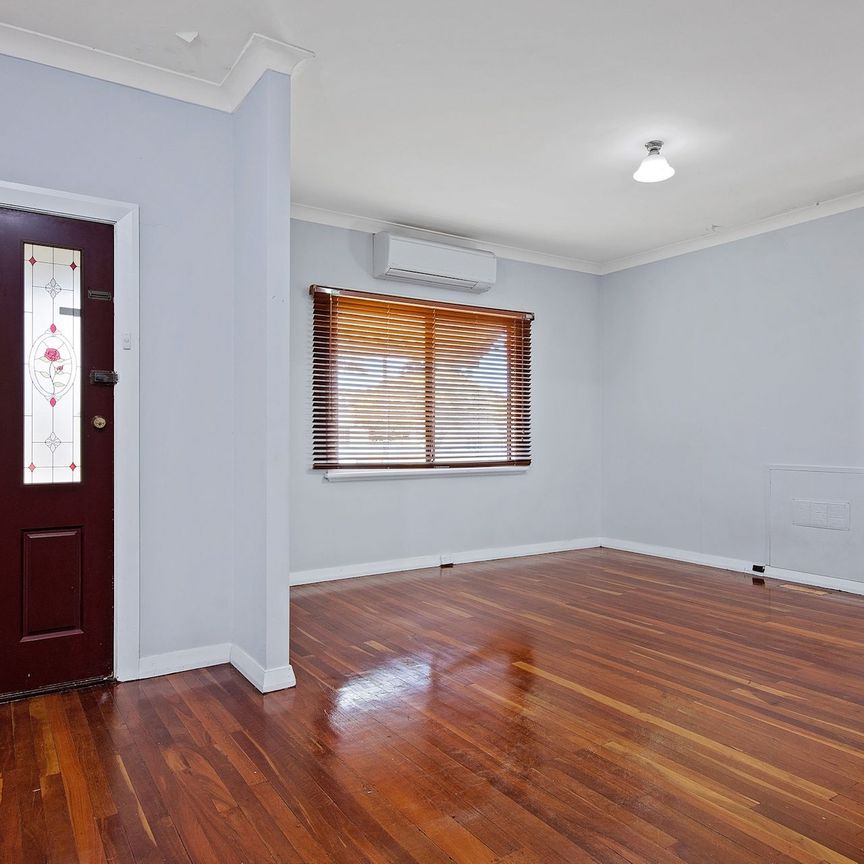 Cosy Carey Park Home - Photo 1