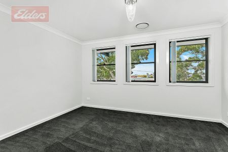 Quality Four Bedroom Duplex - Pet Friendly - Photo 4