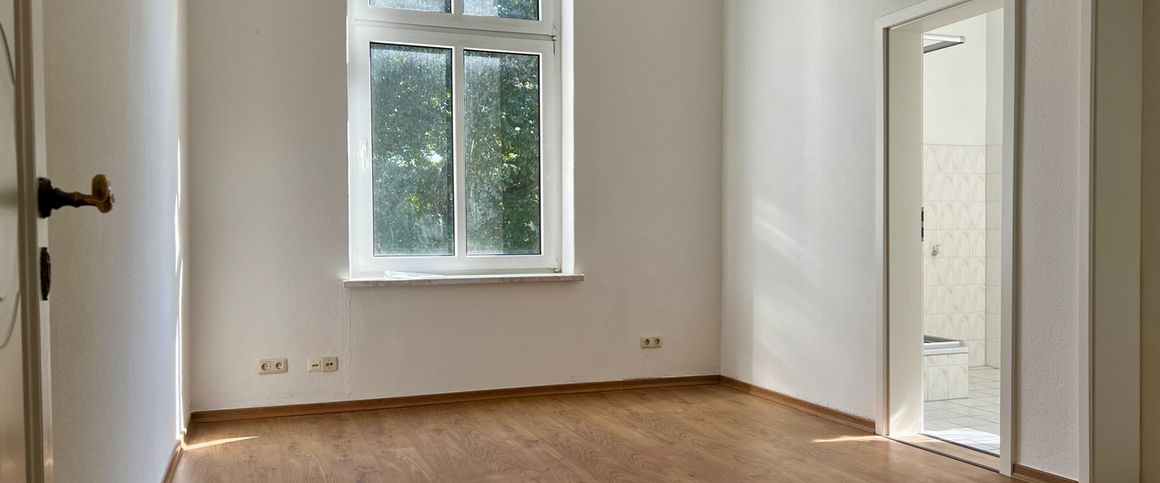 7-Zimmer-Altbauwohnung mit großer verglaster Loggia, Fußbodenheizung & Tageslichtbad. Ideal als WG! - Photo 1