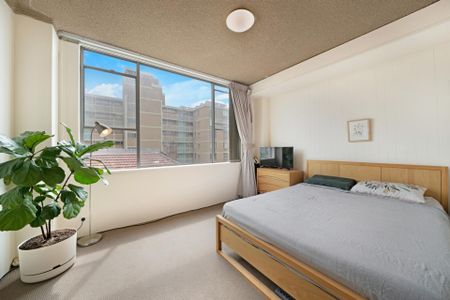 Sunny and Bright Parkside Studio in a Prized Lifestyle Hub - Photo 2