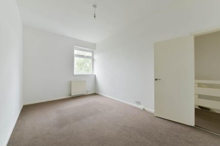 3 bedroom flat to rent - Photo 2
