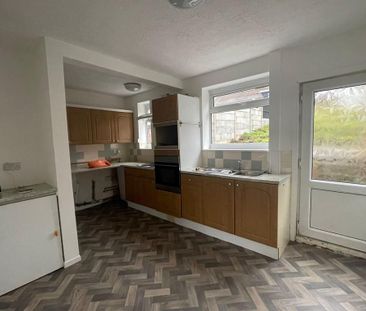 2 bedroom semi-detached house to rent - Photo 6