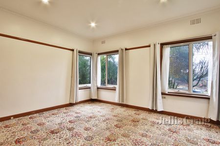 4 Malcolm Court, Mount Waverley - Photo 4